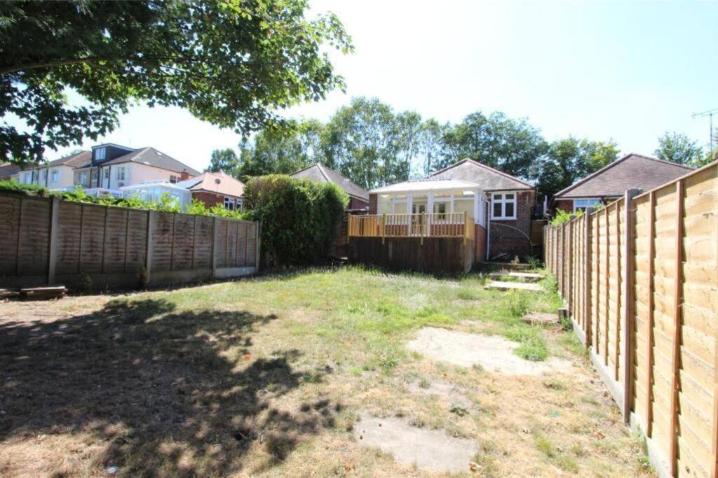 Accessible 3-Bedroom Bungalow With Patio +Driveway Southampton Exterior photo