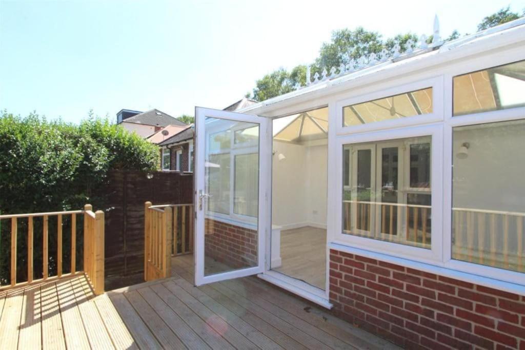 Accessible 3-Bedroom Bungalow With Patio +Driveway Southampton Exterior photo